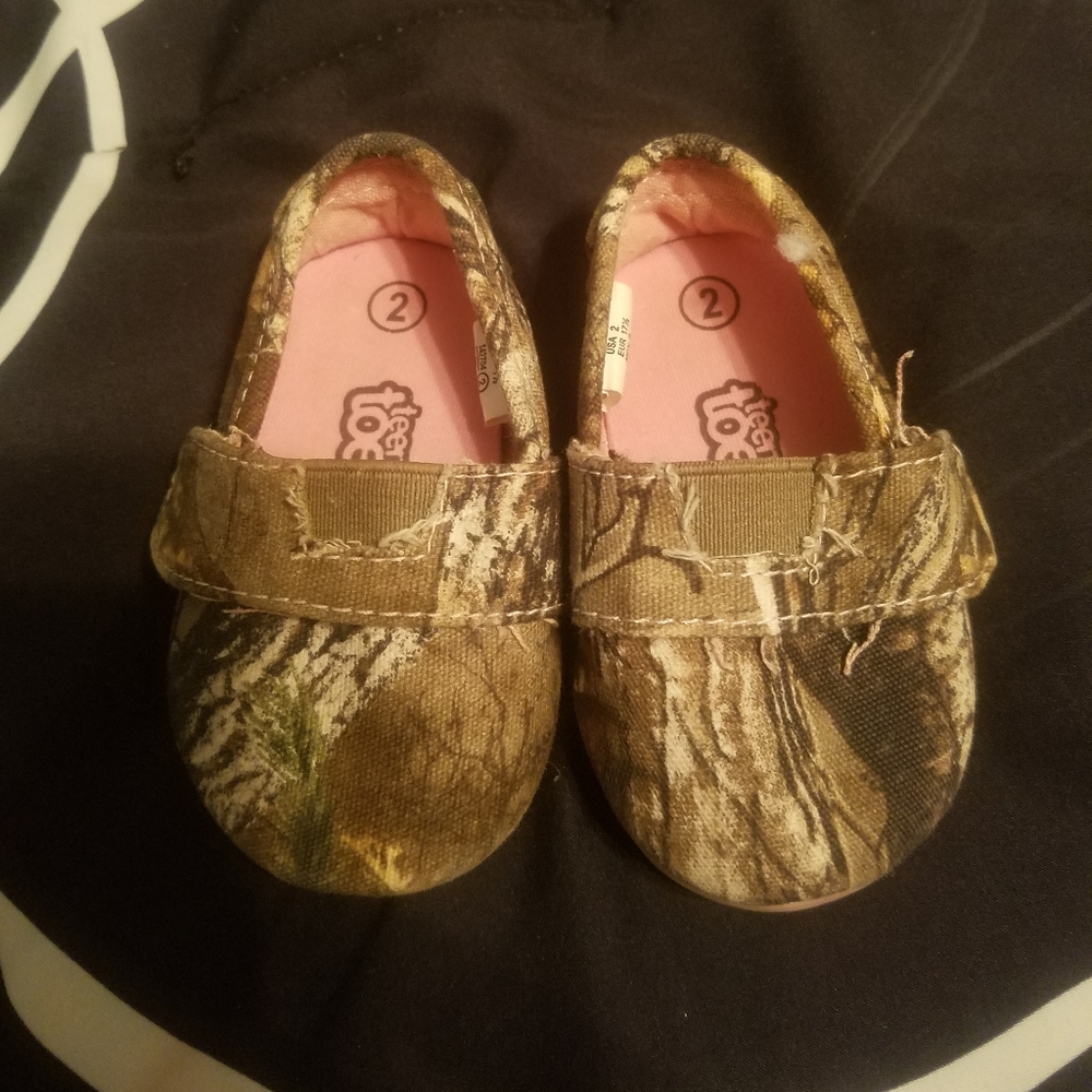 Teeny Toes Infant Size 2 Camo Shoes